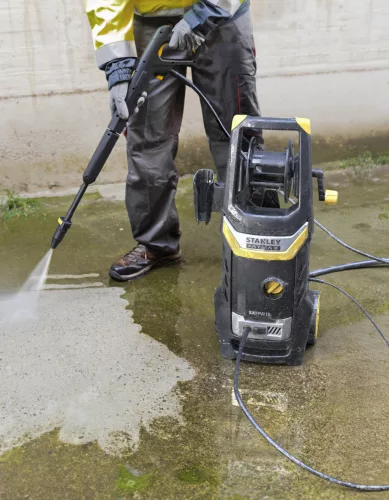 Stanley FATMAX magasnyomású mosó 1800W 140bar 460l/h 2 szórófejjel, mosószeradagolóval